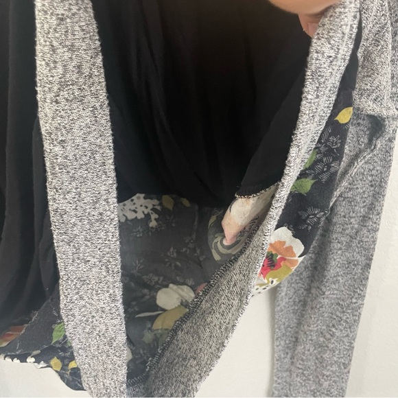 Kut From The Kloth Black Floral Pullover Light Sweater Long Sleeve Size Medium - Picture 9 of 9